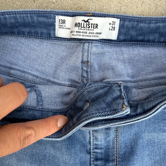 Hollister Curvy High-Rise Distressed Jean Leggings (Size 13R) - Picture 7 of 7